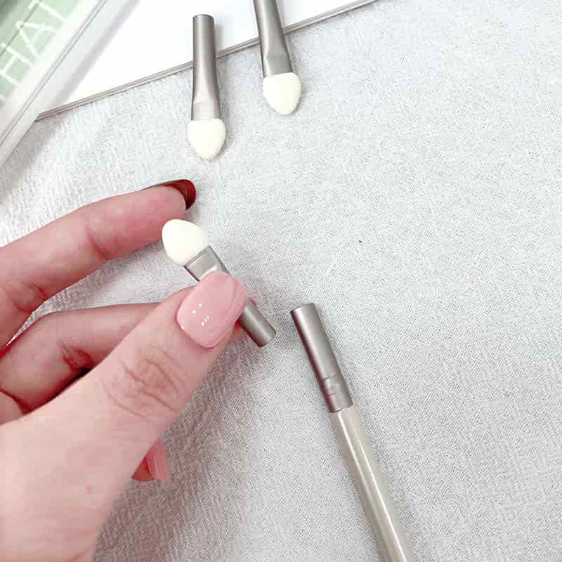 Portable Mini Eye Shadow Applicator Brush.jpg