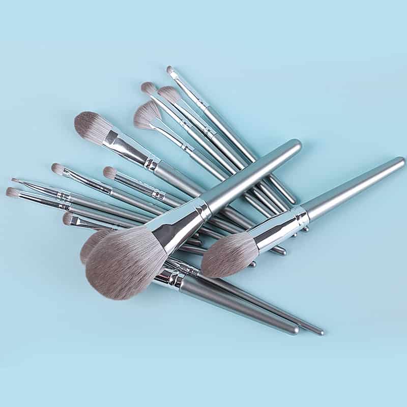 High Quality Wood Handle Foundation Makeup Brushes Silver Handle Professional Makeup Brush Set.jpg